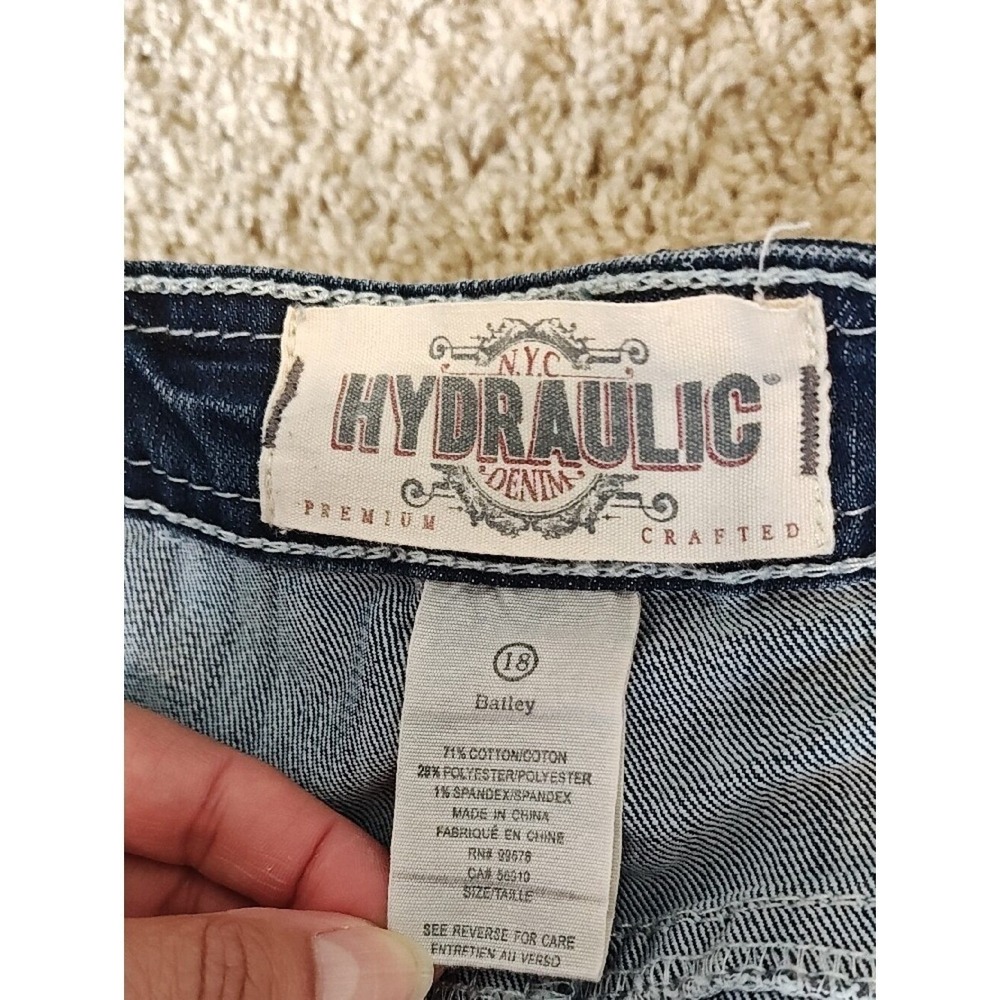 Hydraulic Bailey Women Plus Size 18 Dark Wash Embroidered Denim Capri Jeans - Picture 6 of 16